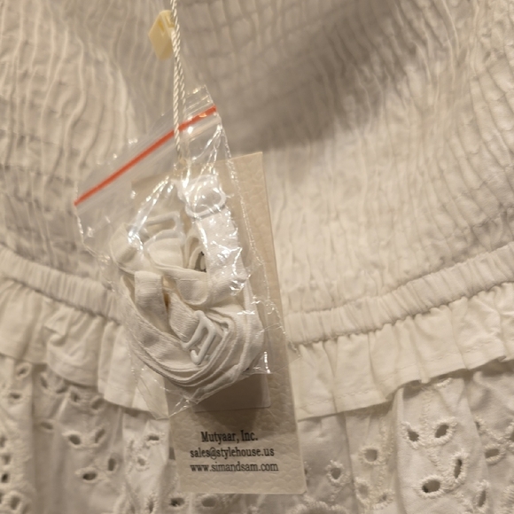 Elegant White Lace Peplum Blouse - Picture 3 of 13